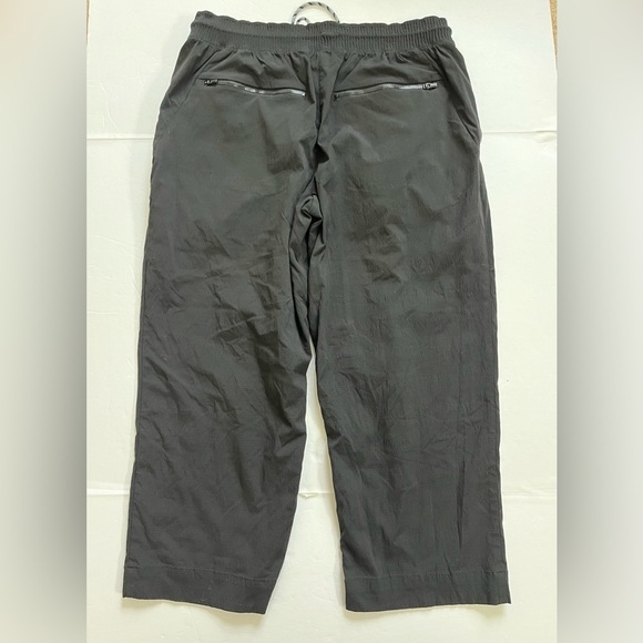 Athleta Trekkie Straight Crop Black Size 12 Petite - Picture 2 of 10